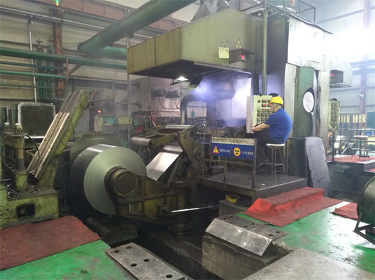 Seis altas hola líneas del laminador en frío 6 del rodillo seis en la planta siderúrgica