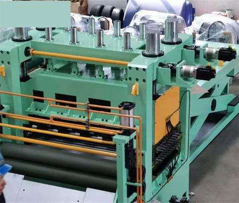 El corte de aluminio del metal a la mosca rotatoria del esquileo de la máquina de la longitud cortó a la línea máquina 3 x 1800 de la longitud