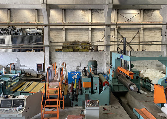 Precisión de la hoja de la alta precisión que raja las líneas ajuste 1250m m 300KW del retroceso del borde del metal